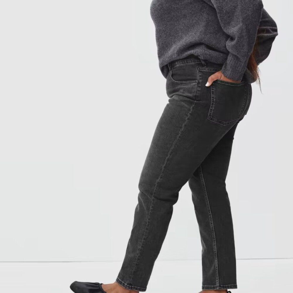 The Curvy Cheeky Straight Jean in Washed Black